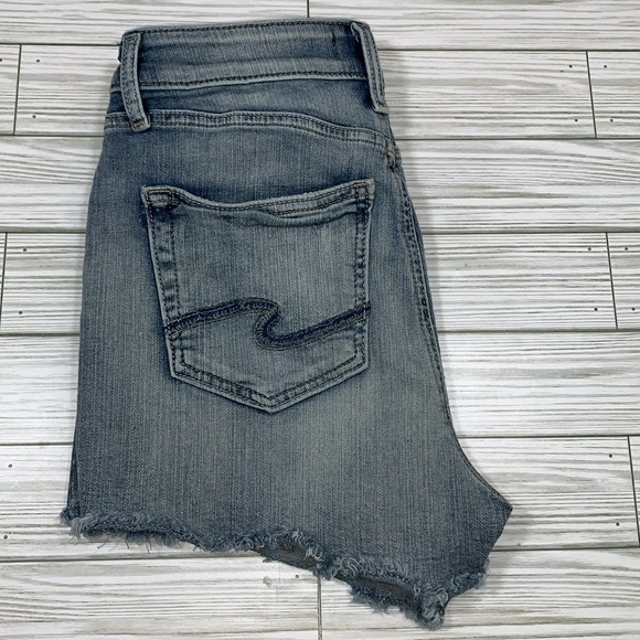 Silver Jeans Avery Short size 26 - Picture 4 of 8